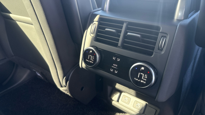 Land Rover Discovery 3.0 D350 Gemini 5dr Auto Diesel Station Wagon - Image 35